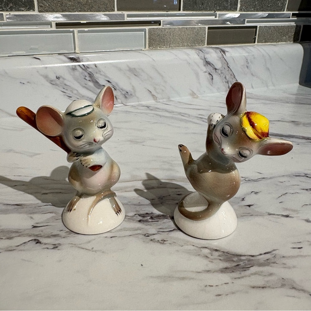 Vintage PY baseball playing mice , anthropomorphic mouse salt & pepper shakers
